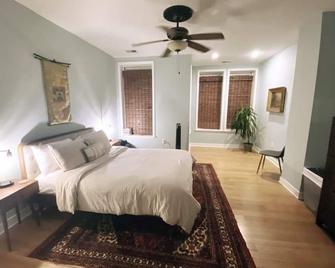 Spacious Row House in Hip and Historic Location - واشنطن د.ك.