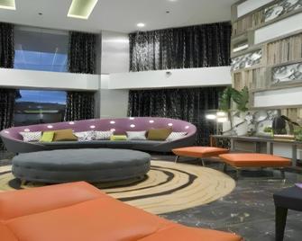 Hive Hotel - Quezon City - Lounge