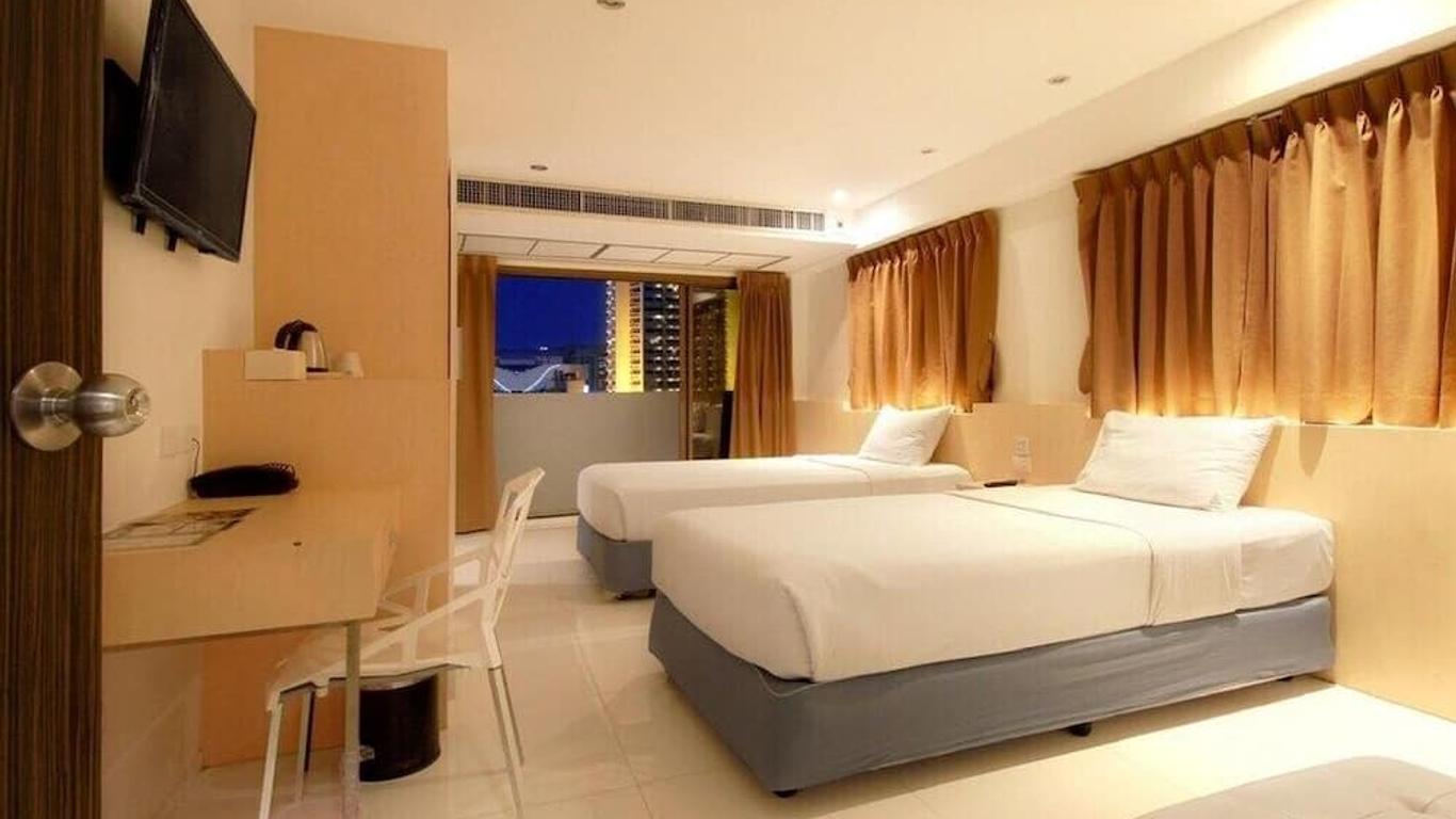 تين ستارز هوتل براتونام