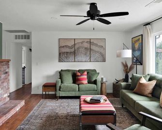 The Songbird 99 - Redding - Sala de estar