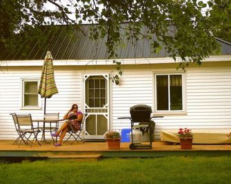Doran Bay Resort - Iroquois - Cottage - 1 - Iroquois - Patio