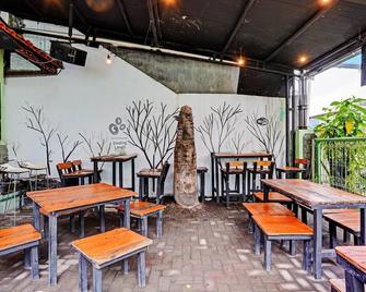 OYO 90361 Griya Noumi Syariah - Perumahan Angkatan Udara - Restaurante