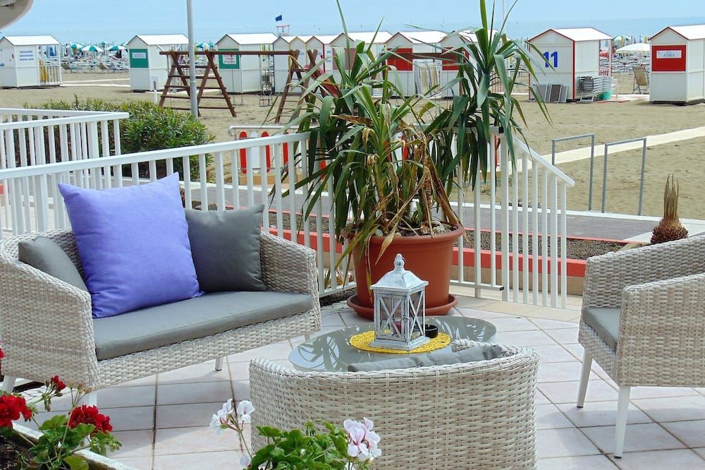 Hotel Columbus - קאורלה - פטיו