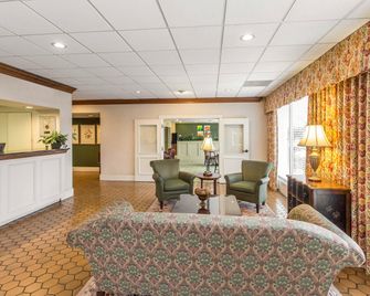 Rodeway Inn - McDonough - Лоббі