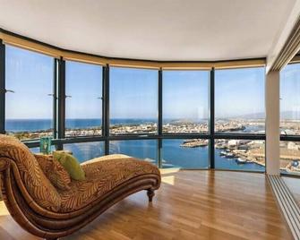 SkyNest : Queen's Gambit Penthouse at 66 Queen St - Honolulu - Balcó