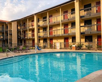 Red Roof Inn & Suites Houston- Hobby Airport - Houston