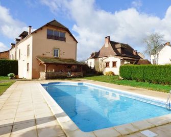 All houses Salagnac pool. Ideal large family group of friends. - Génis - Piscine