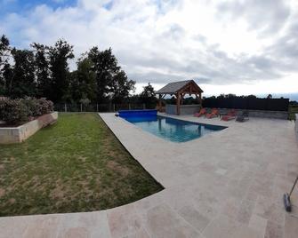 Quiet studio - Sainte-Féréole - Pool