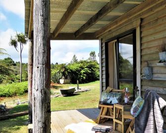 Gold Nugget Hut - Off-Grid Glamping Site On A Farm In Hokitika - Hokitika - Patio
