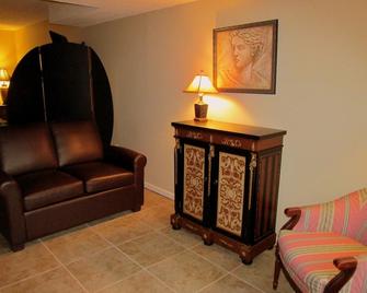Brydan Suites - Eureka Springs - Living room
