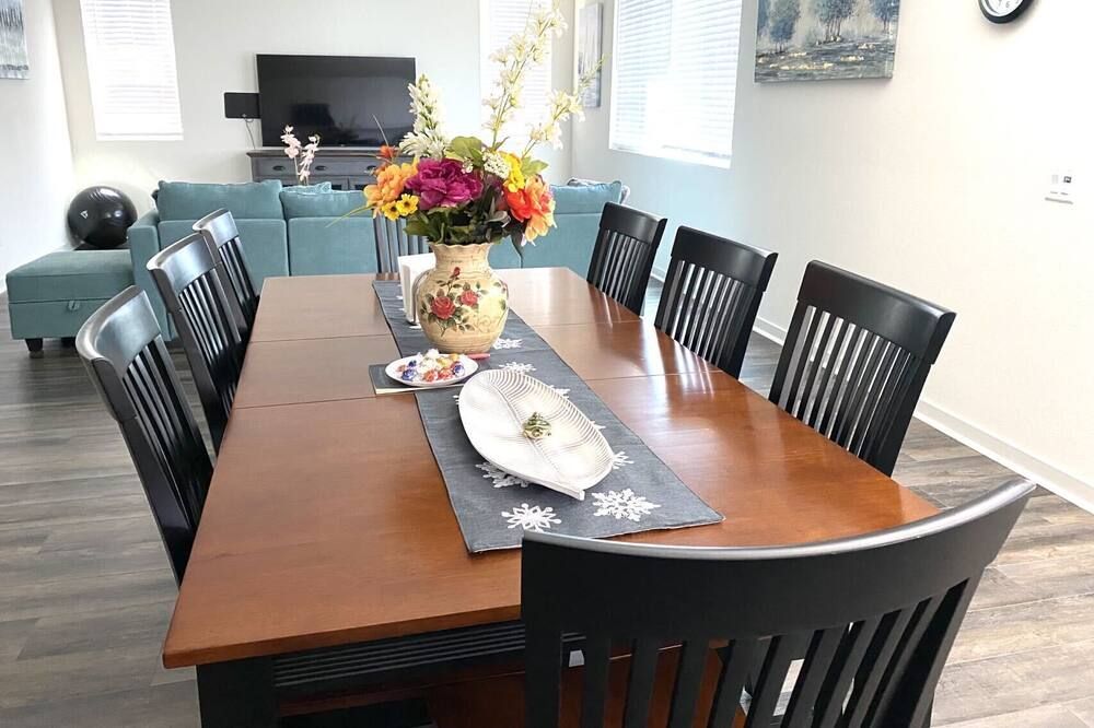 North LA Spacious/Family-Friendly New Home with 5 Bedrooms, 3 Baths, 6 Beds - לוס אנג'לס - חדר אוכל