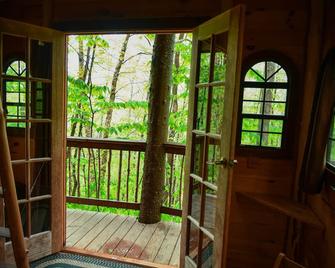 Maine Woods Treehouse-The Birdie - Stoneham - Balcón