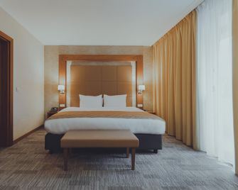 Holiday Inn Skopje By IHG - Skopje - Bedroom