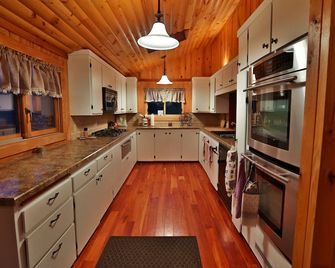 Newly rebuilt stone house - Bancroft - Cocina