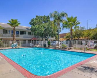 Vagabond Inn Sylmar - Los Angeles - Svømmebasseng