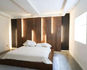 Modern Sophisticated Lounge Style - Redmond - Bedroom