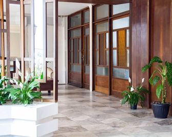 Hotel Domhof - Blumenau - Lobby