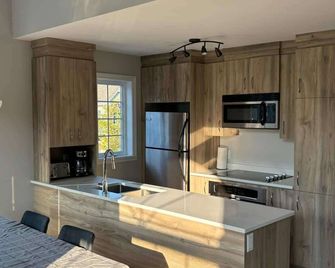 In-ground pool - Spacious condo - Horizons - Saint-Sauveur - Cocina