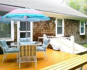 1.5 Bath 3 Bedrooms Cape Cod Home - Walk To (Downtown) Harbor & Restaurants - Hyannis - Patio