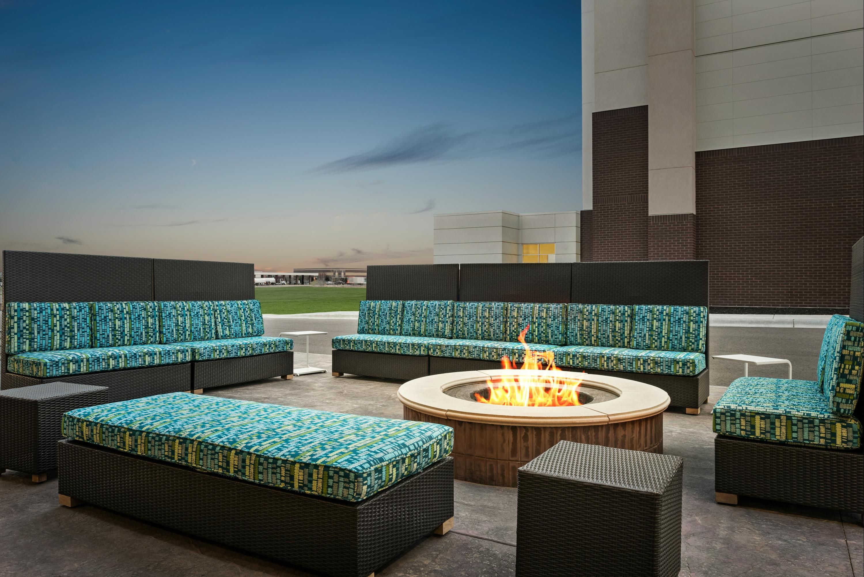 Home2 Suites by Hilton Brooklyn Park Minneapolis - Brooklyn Park - Lounge