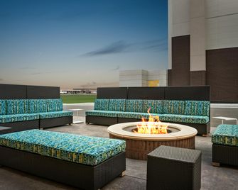 Home2 Suites by Hilton Brooklyn Park Minneapolis - Brooklyn Park - Balkon