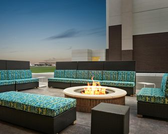 Home2 Suites by Hilton Brooklyn Park Minneapolis - Brooklyn Park - Lounge