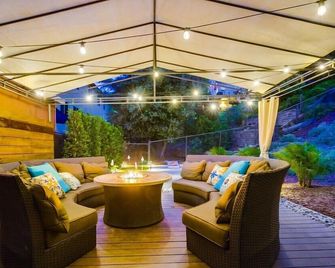 Lux Escape 2: Views Spa Games Safari Tent Golf - São Diego - Lounge