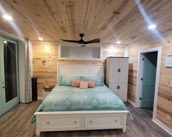 Luxurious cabin on Little Blue River and the Ohio River. - Leavenworth