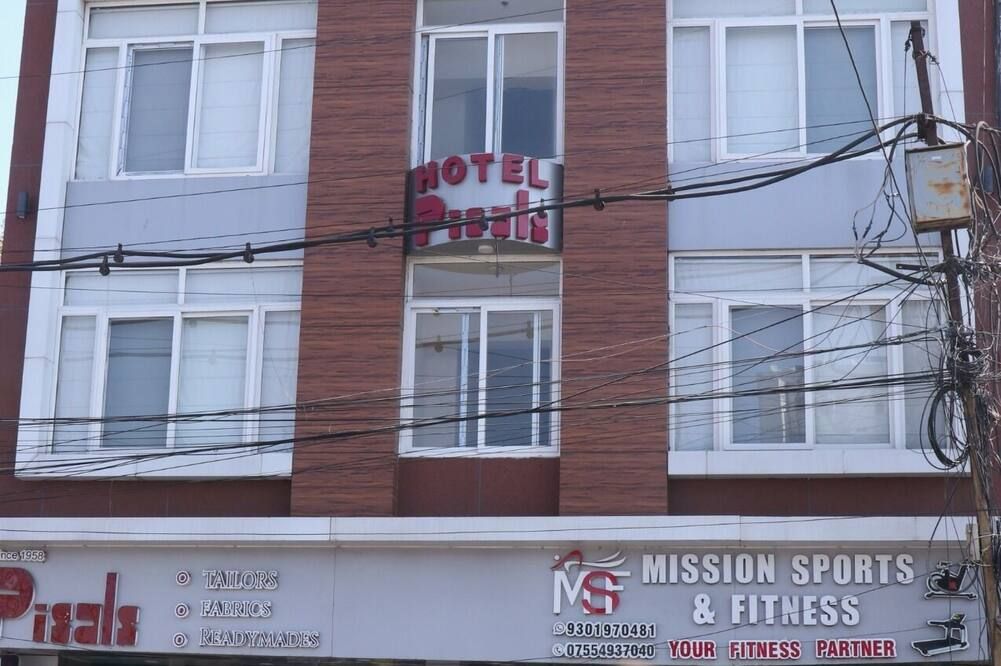 Hotel Pisals - בהופאל - בניין