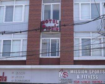 Hotel Pisals - Bhopal - Building