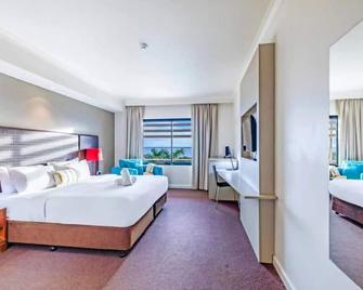 Bright Side Resort Living with Pool on Esplanade - Darwin - Bedroom