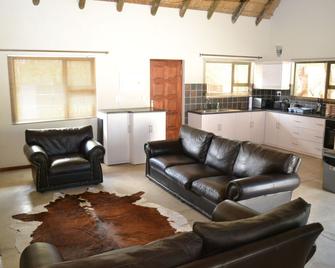 Raptors Wildlife Escapes - Hoedspruit - Sala de estar