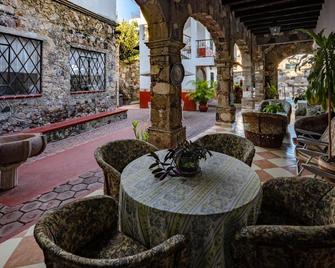 Villa San Francisco Hotel - Taxco - Veranda