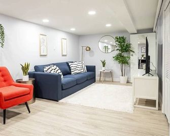 Bright and Cozy 1BR Apartment in Logan Square! - Chicago - Sala de estar