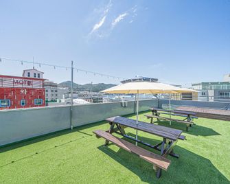 Tongyeong Seaon Hotel - Tongyeong - Balcón