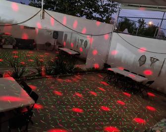 Large house with a/c and Wifi for large groups and families very close to everything 16px - Mérida - Patio