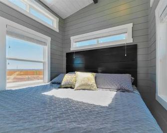 Stunning tiny home with large skylights endless stars - Rockville