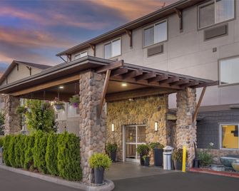 Best Western Plus Wenatchee Downtown Hotel - Wenatchee - Building