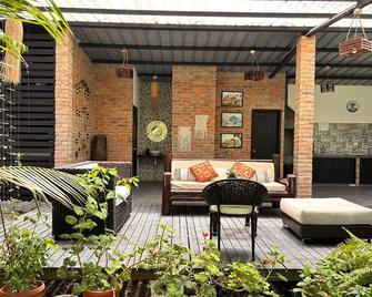 Charming 3-bedroom house with WiFi, AC in wonderful Olon - Olón - Patio