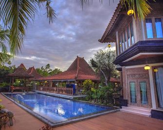 Java Village Resort - Yogyakarta - Piscina