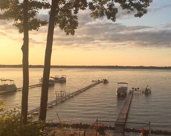 Modern Home on Lake Missaukee - Lake City - Outdoors view