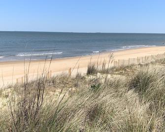 Beach Side Studio #4 apts - Norfolk - Praia