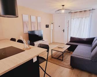Duplex neuf centre ville avec parking - Neauphle-le-Château - Sala de estar
