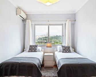 Large Contemporary 3 Bedroom Apartment - Amadora - Schlafzimmer