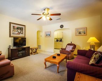 Mar Bay Motel &Suites - Safety Harbor - Living room