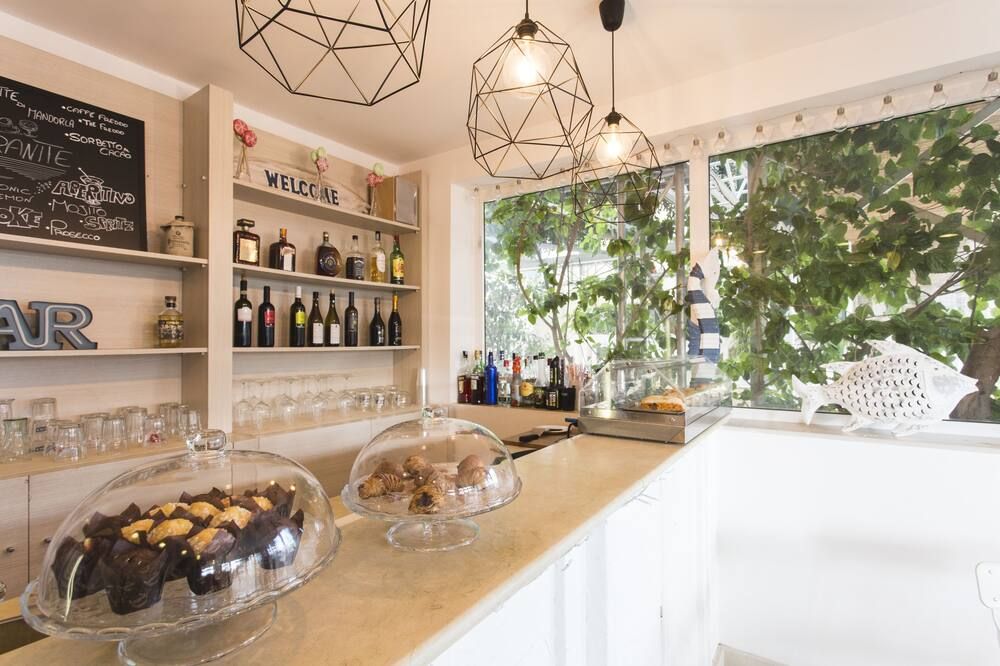 أوتل بايا ديل سول - راغوزا - بار