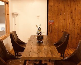 Historic Loft, Steps to Downtown - Cedarburg - Dining room