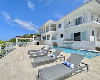 New Luxury Villa! 5 Bedrooms, Fully staffed including Gourmet Chef - Oracabessa - Pool