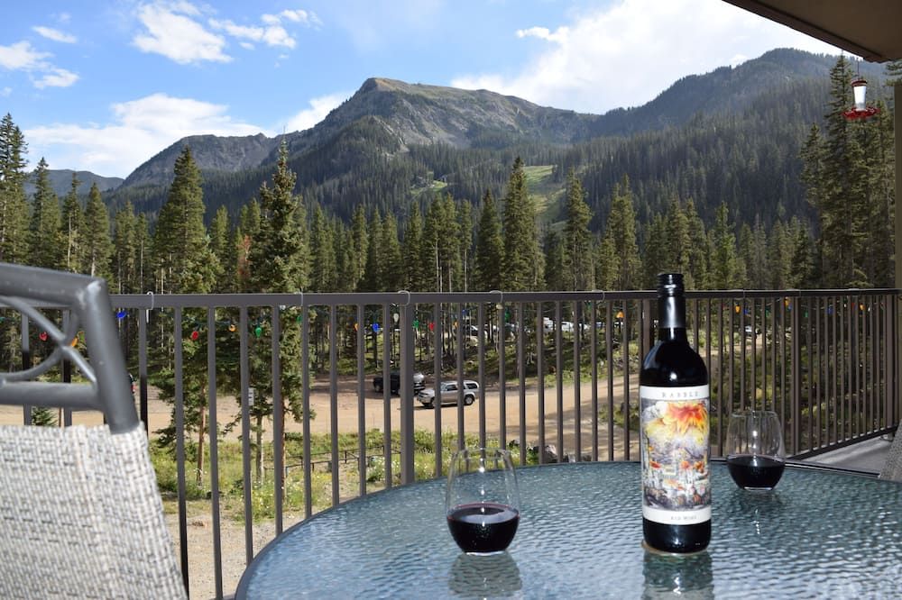 Mountain Views! Elevated Balcony! Walk to the Bavarian, Hiking trails, Lift 4 - Taos Ski Valley - Balcón