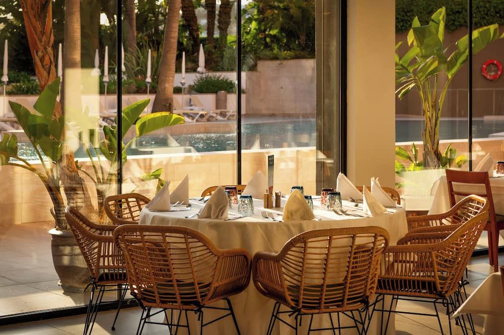 أكوا هوتل ذا بريتس آند سبا - عامامل جميع الخدمات - لبالغين فقل +18